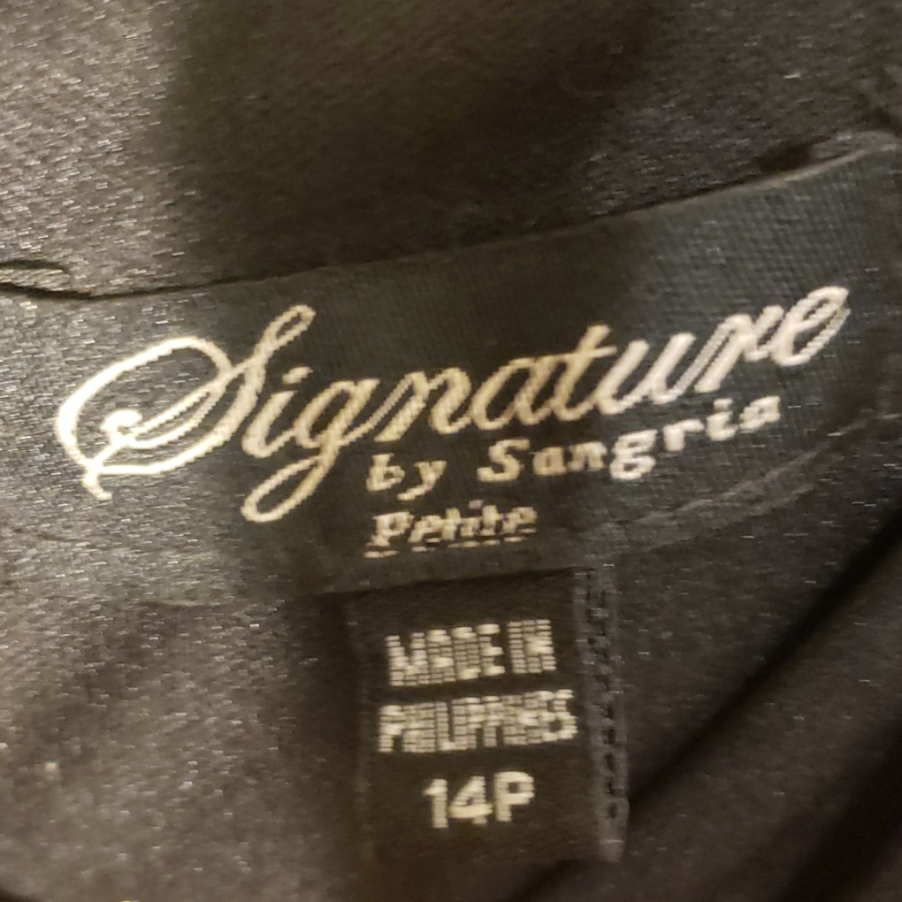 Signature Dress - Picture 5 of 8